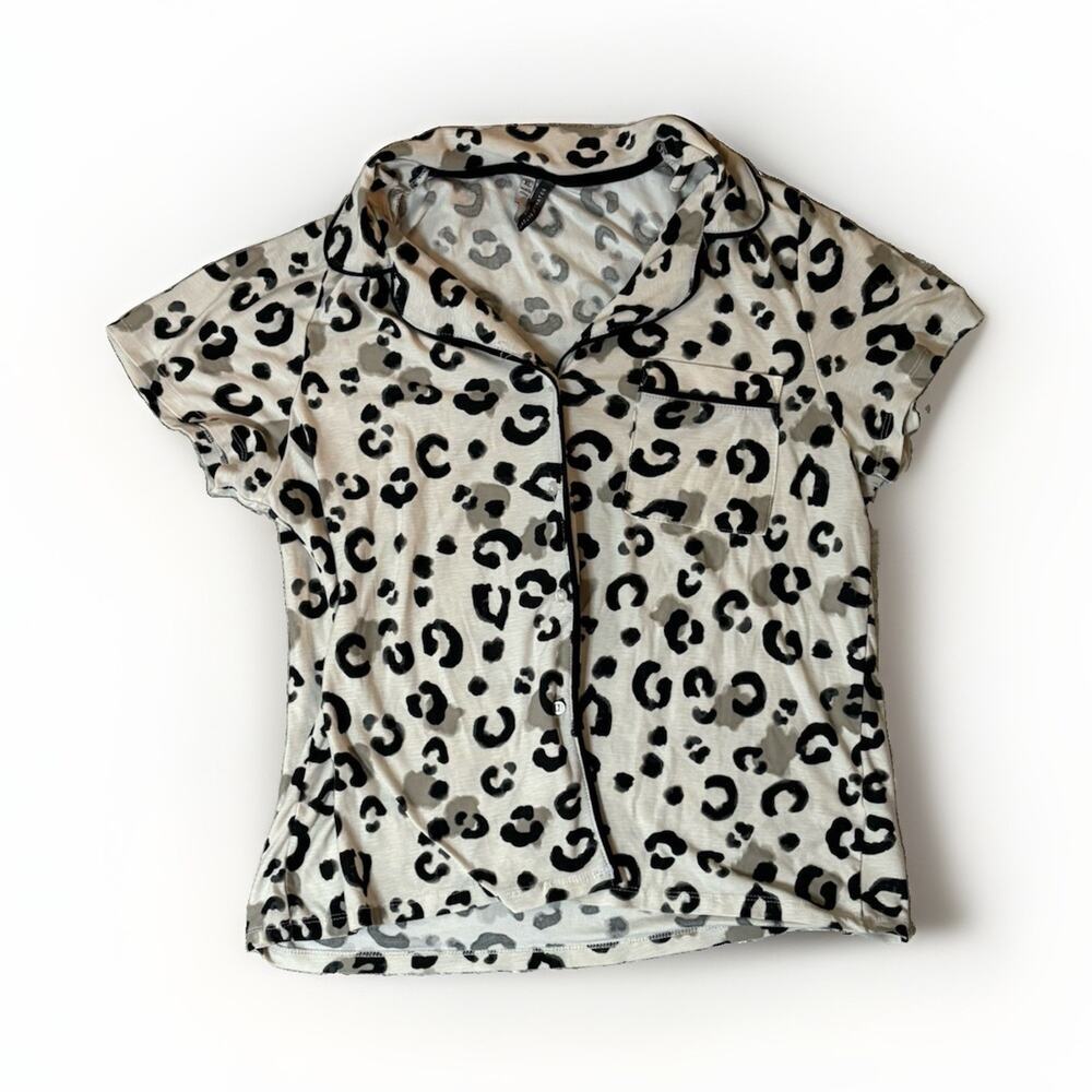 Women’s Jaclyn 21 Mates XL Animal Print Short Sleeve Collared Button-Up Top